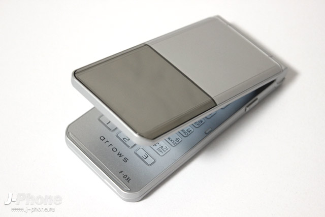 Фотообзор Fujitsu ARROWS Phone F-03L (silver)