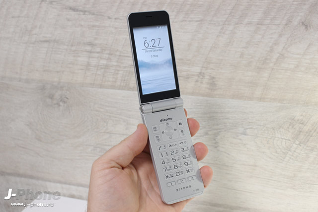 Фотообзор Fujitsu ARROWS Phone F-03L (silver)