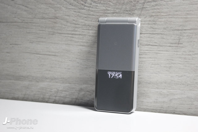 Фотообзор Fujitsu ARROWS Phone F-03L (silver)