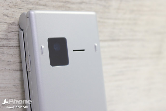 Фотообзор Fujitsu ARROWS Phone F-03L (silver)