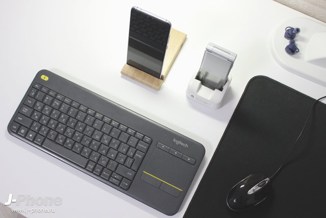 Фотообзор Fujitsu ARROWS Phone F-03L (silver)