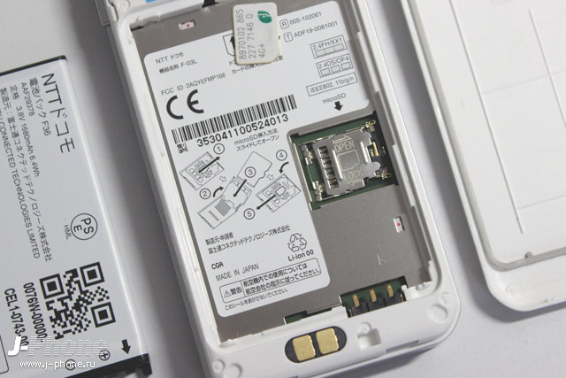 Фотообзор Fujitsu ARROWS Phone F-03L (silver)