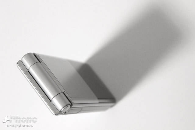 Фотообзор Fujitsu ARROWS Phone F-03L (silver)
