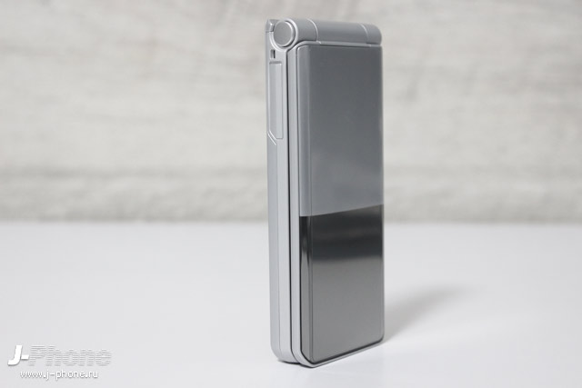 Фотообзор Fujitsu ARROWS Phone F-03L (silver)