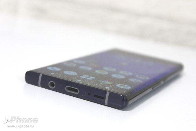 Фотообзор японского защищенного смартфона Fujitsu ARROWS Nx9 F-52A в фирменном цвете Navy