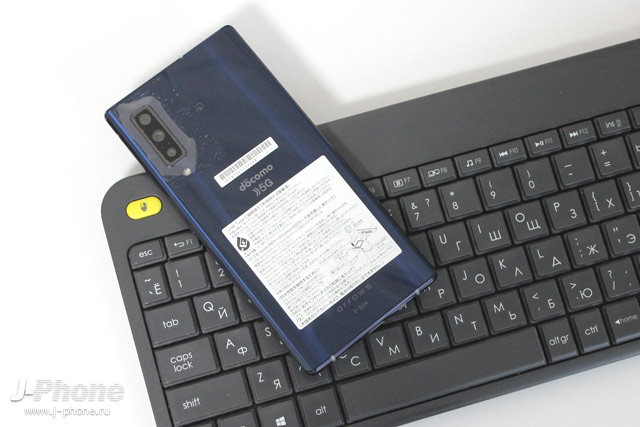 Фотообзор японского защищенного смартфона Fujitsu ARROWS Nx9 F-52A в фирменном цвете Navy
