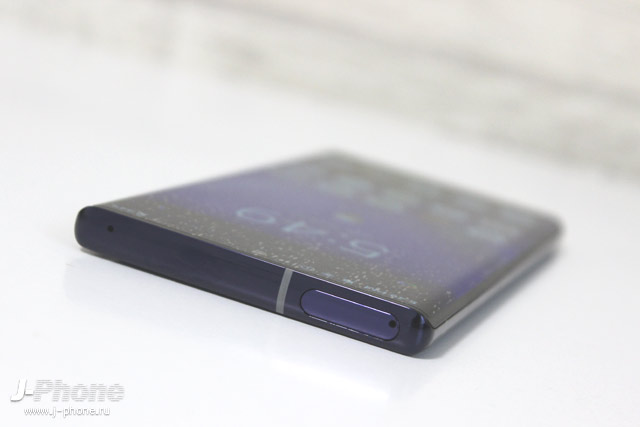Фотообзор японского защищенного смартфона Fujitsu ARROWS Nx9 F-52A в фирменном цвете Navy