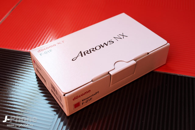 Японский смартфон Fujitsu Arrows NX Docomo F-01F в розовом цвете