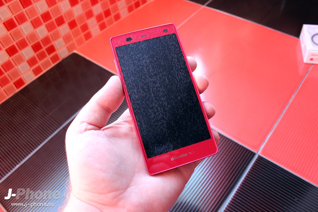 Японский смартфон Fujitsu Arrows NX Docomo F-01F в розовом цвете