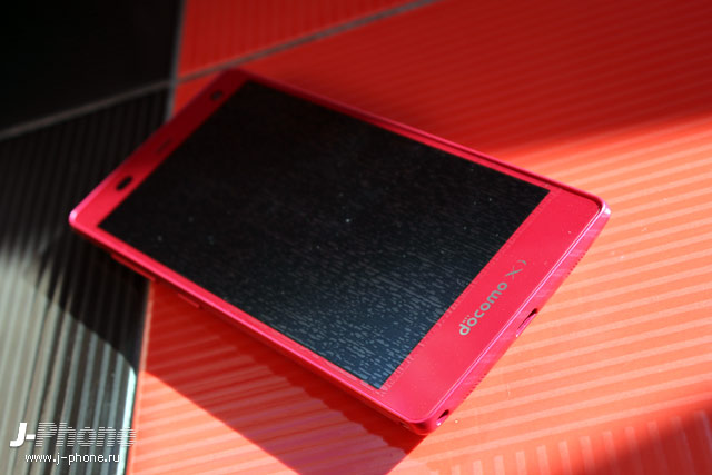 Японский смартфон Fujitsu Arrows NX Docomo F-01F в розовом цвете