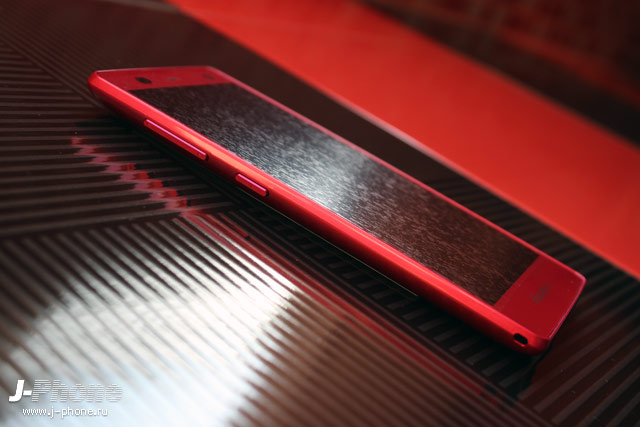 Японский смартфон Fujitsu Arrows NX Docomo F-01F в розовом цвете