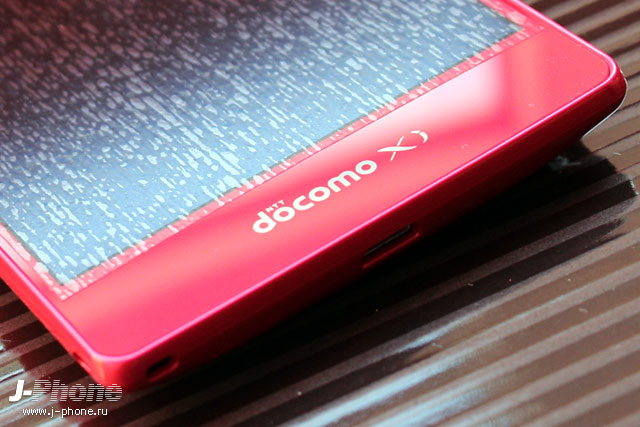 Японский смартфон Fujitsu Arrows NX Docomo F-01F в розовом цвете