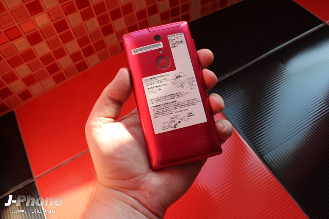 Японский смартфон Fujitsu Arrows NX Docomo F-01F в розовом цвете