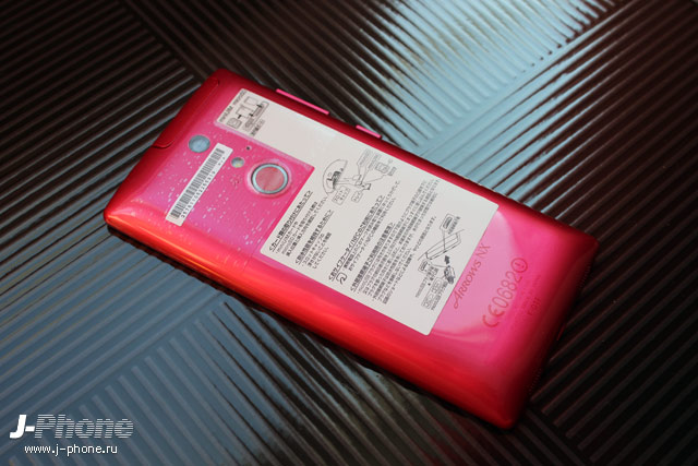 Японский смартфон Fujitsu Arrows NX Docomo F-01F в розовом цвете