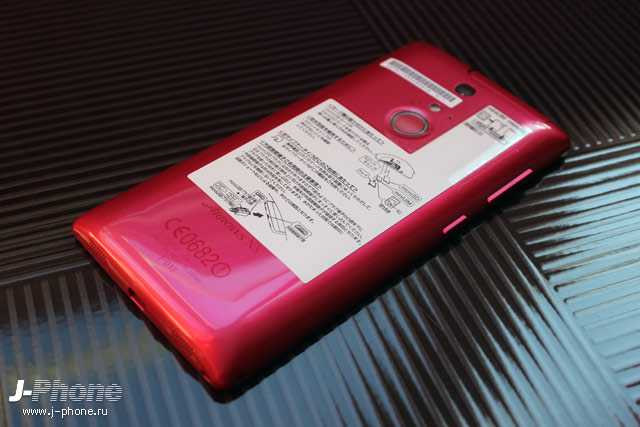 Японский смартфон Fujitsu Arrows NX Docomo F-01F в розовом цвете