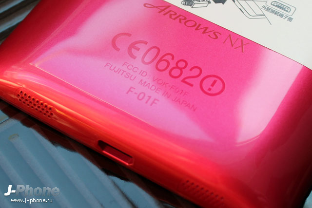 Японский смартфон Fujitsu Arrows NX Docomo F-01F в розовом цвете