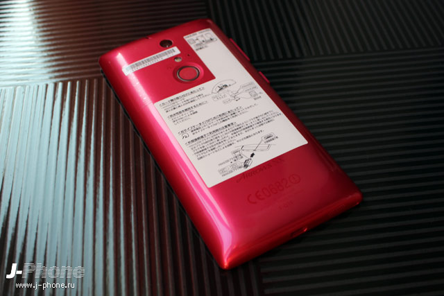 Японский смартфон Fujitsu Arrows NX Docomo F-01F в розовом цвете