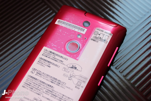 Японский смартфон Fujitsu Arrows NX Docomo F-01F в розовом цвете