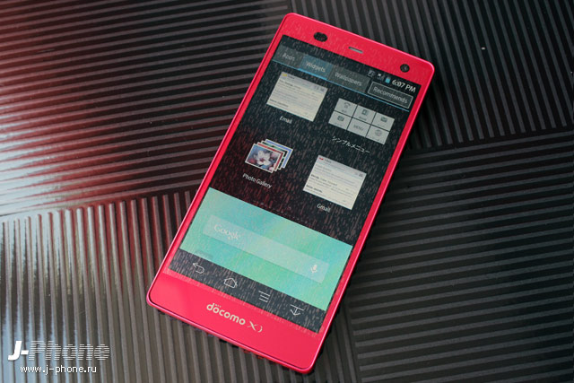 Японский смартфон Fujitsu Arrows NX Docomo F-01F в розовом цвете