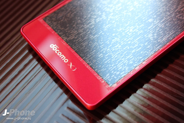 Японский смартфон Fujitsu Arrows NX Docomo F-01F в розовом цвете