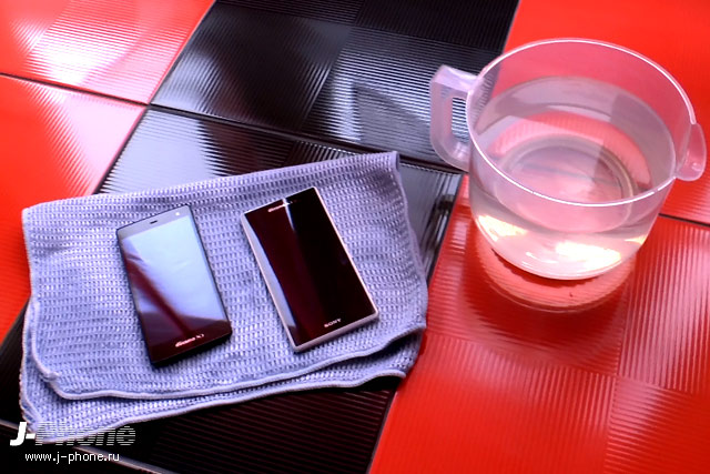 Тестируем на водонепроницаемость Sony Xperia Z1 Docomo SO-01F и Fujitsu Arrows NX Docomo F-01F Тестируем на водонепроницаемость Sony Xperia Z1 Docomo SO-01F и Fujitsu Arrows NX Docomo F-01F