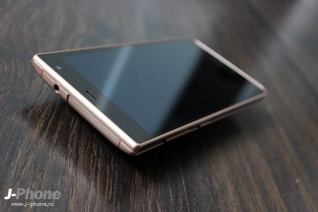 Краштест Fujitsu Docomo F-05F Arrows NX Краштест Fujitsu Docomo F-05F Arrows NX