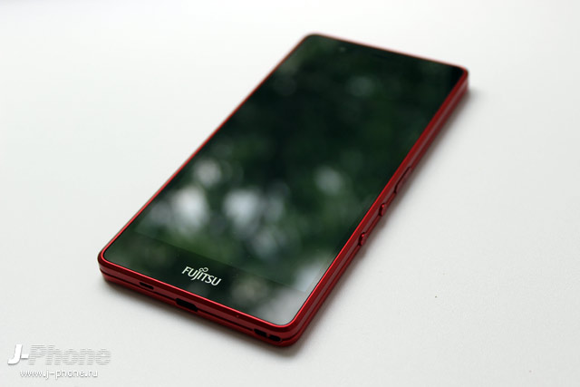 Фотообзор Fujitsu ARROWS M04 Premium (red) Фотообзор Fujitsu ARROWS M04 Premium (red)