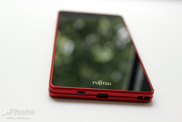 Fujitsu ARROWS M04 Premium