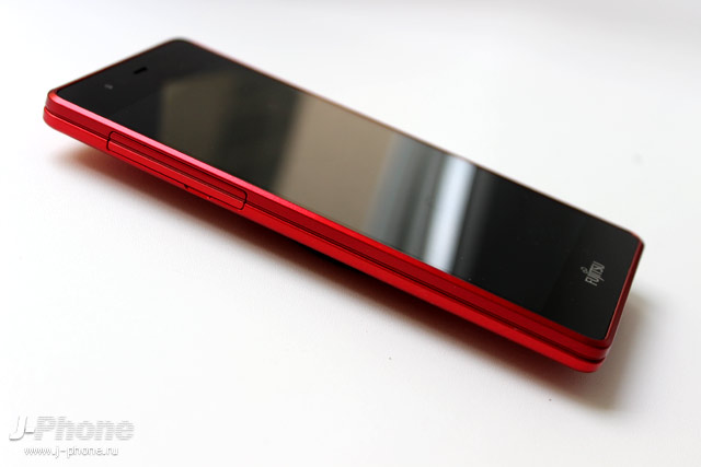 Фотообзор Fujitsu ARROWS M04 Premium (red) Фотообзор Fujitsu ARROWS M04 Premium (red)