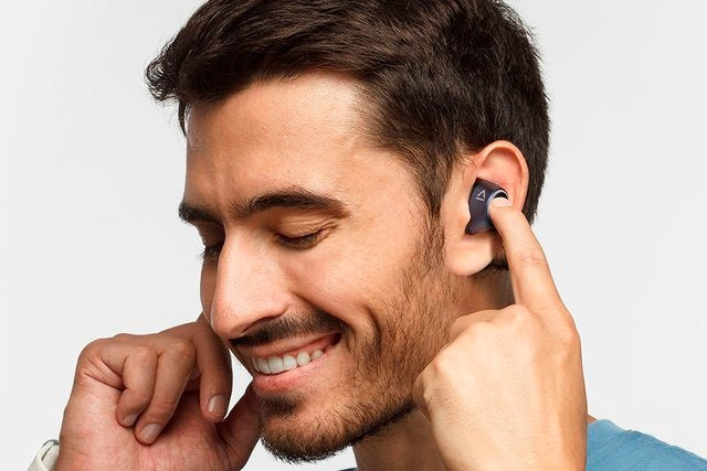 Creative представила доработанные TWS наушники Creative Outlier Air V2