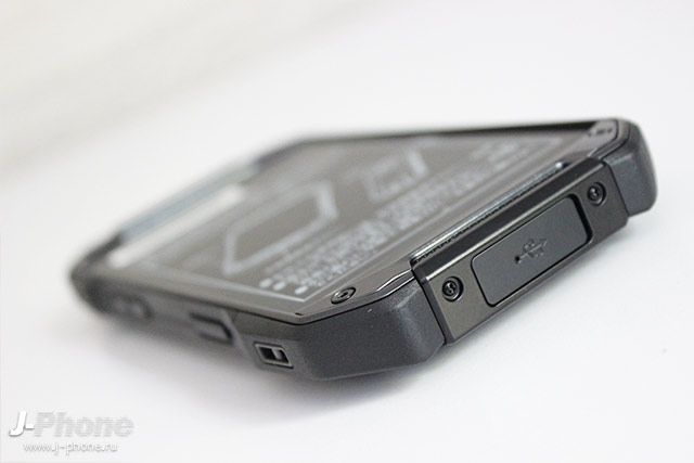 Фотообзор японского смартфона Kyocera TORQUE G04 в черном цвете