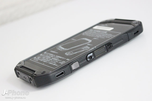Фотообзор японского смартфона Kyocera TORQUE G04 в черном цвете