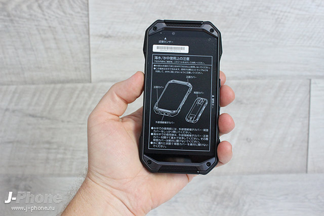 Фотообзор японского смартфона Kyocera TORQUE G04 в черном цвете