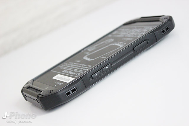 Фотообзор японского смартфона Kyocera TORQUE G04 в черном цвете