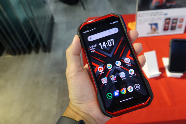 Kyocera TORQUE G06 обзор со стороны