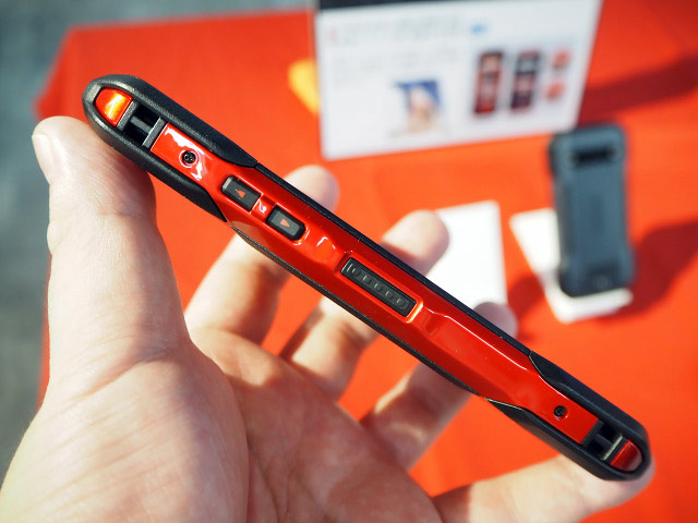 Kyocera TORQUE G06 обзор со стороны