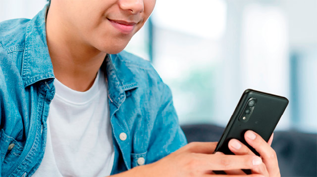 Компания Kyocera и японский оператор Y!mobile представили бюджетный 6.26" ударопрочный смартфон Android One S8. на базе Android 11