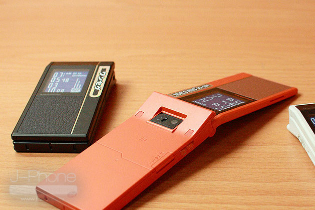Телефон NEC Docomo N705i Amadana