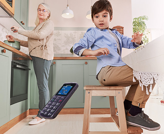 Panasonic представил два новых мобильных телефона для России - раскладушку&nbsp;KX-TU456 и кнопочный моноблок KX-TU110