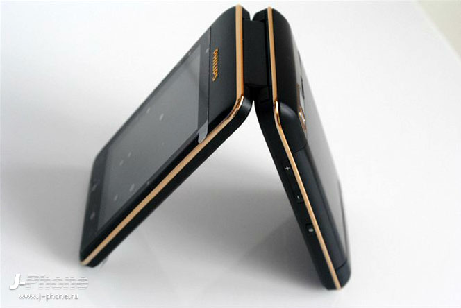смартфон-раскладушка Philips W930