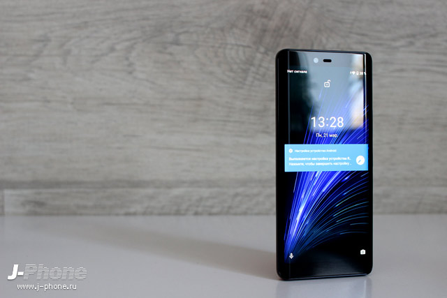Компактный японский смартфон Rakuten Hand 5G