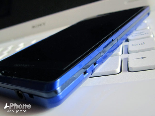 Sharp Docomo SH-01D Aquos Phone