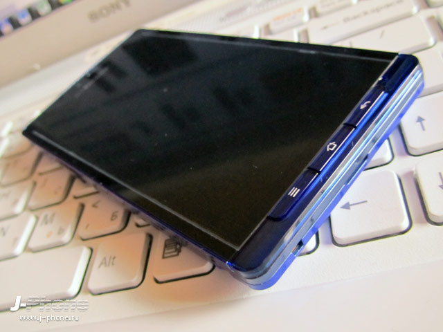 Sharp Docomo SH-01D Aquos Phone