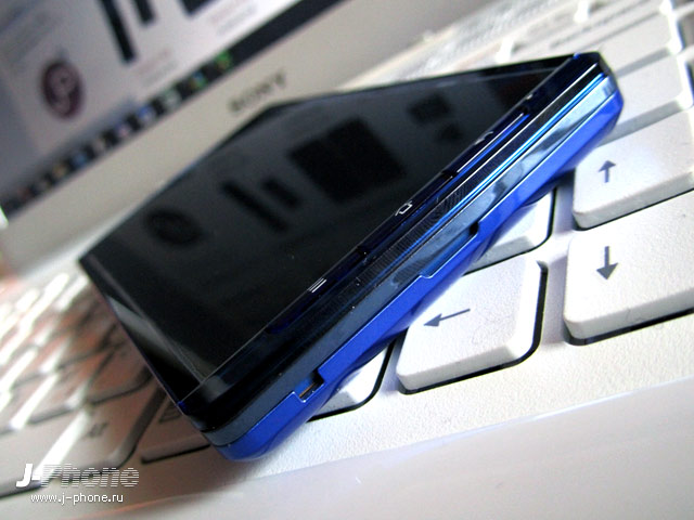 Sharp Docomo SH-01D Aquos Phone