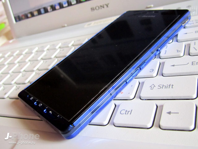 Sharp Docomo SH-01D Aquos Phone