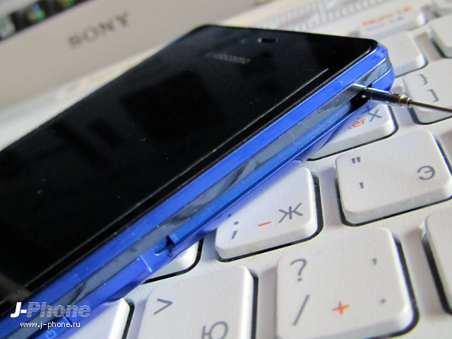 Sharp Docomo SH-01D Aquos Phone
