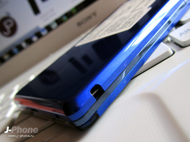 Sharp Docomo SH-01D Aquos Phone