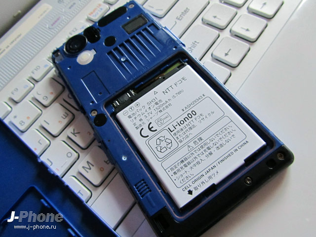 Sharp Docomo SH-01D Aquos Phone