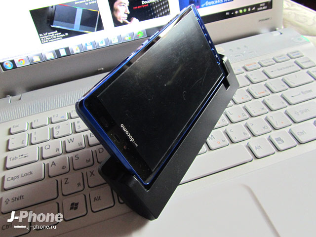 Sharp Docomo SH-01D Aquos Phone