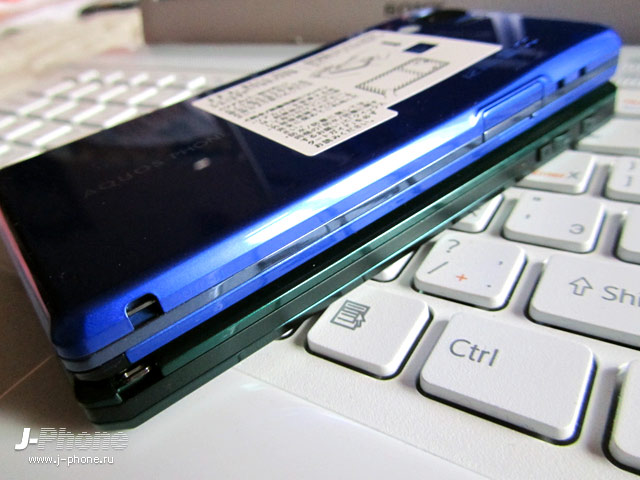 Sharp Docomo SH-01D Aquos Phone